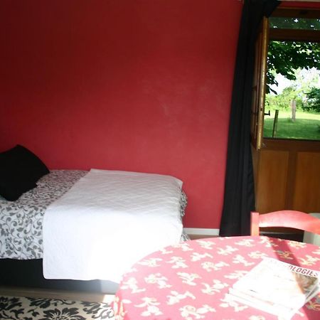 Ferienwohnung Tante Pim Neuilly-sur-Eure Exterior foto