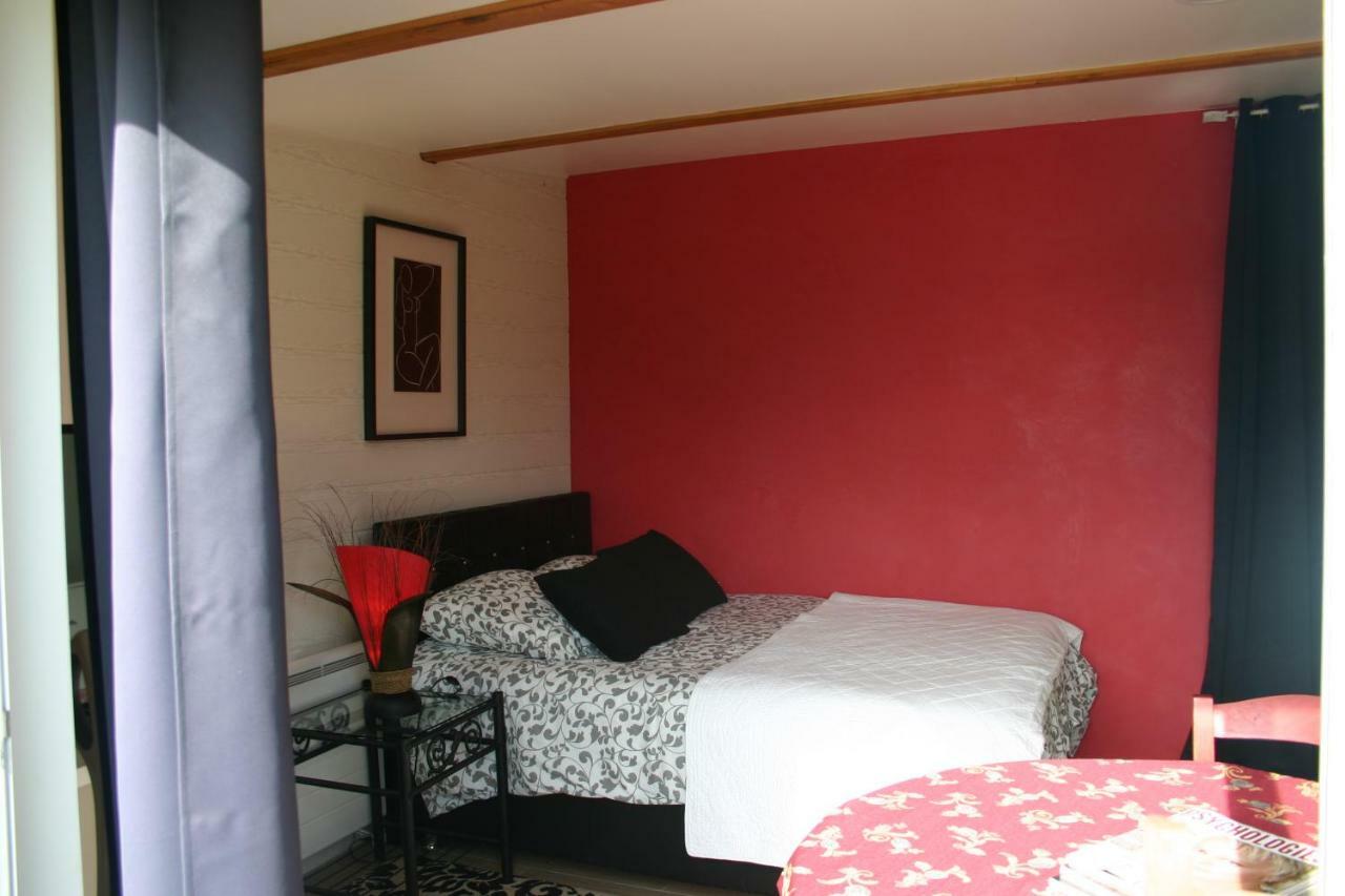 Ferienwohnung Tante Pim Neuilly-sur-Eure Exterior foto